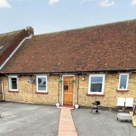 4 Bedroom Property Which Sleeps 8 Very Close To The Harry Potter Studio And Watford Junction Exterior photo
